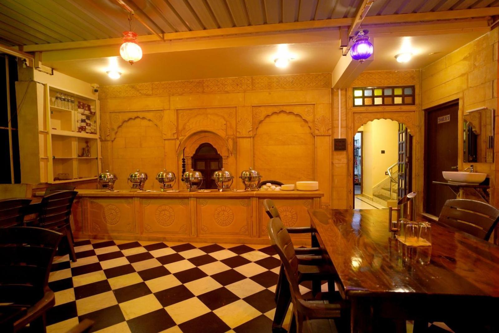 Hotel Vasshifa Palace Dzsaiszalmer Kültér fotó