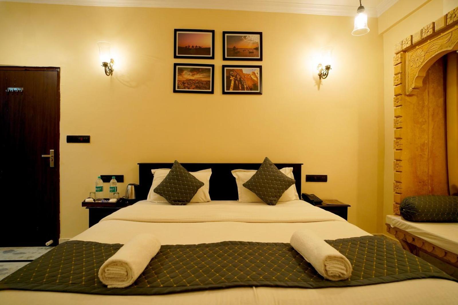 Hotel Vasshifa Palace Dzsaiszalmer Kültér fotó